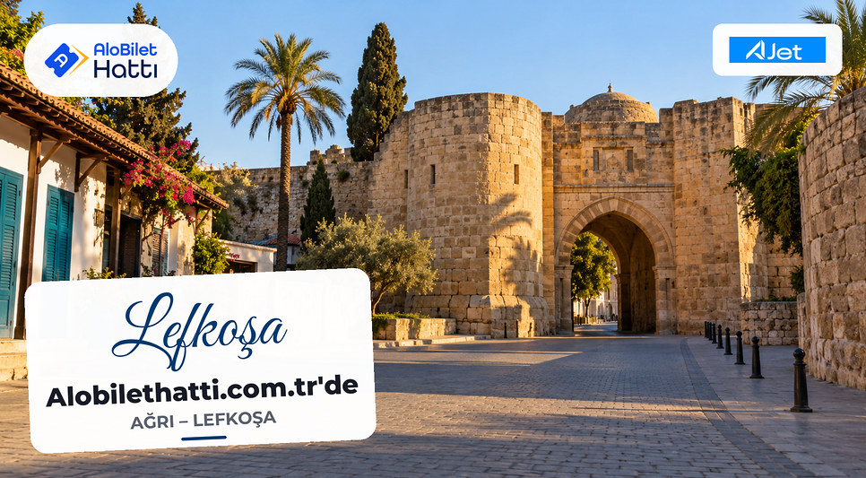 Lefkoşa surlarındaki Girne Kapısı ve çevresindeki eski taş yapılar