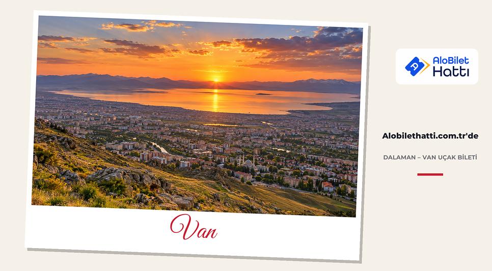 Yüksek bir tepeden Van şehrine ve gün batımında Van Gölü'ne bakış