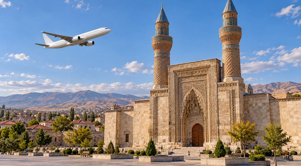 Sivas'ta Selçuklu dönemi taş medrese taç kapısı ve çifte minare