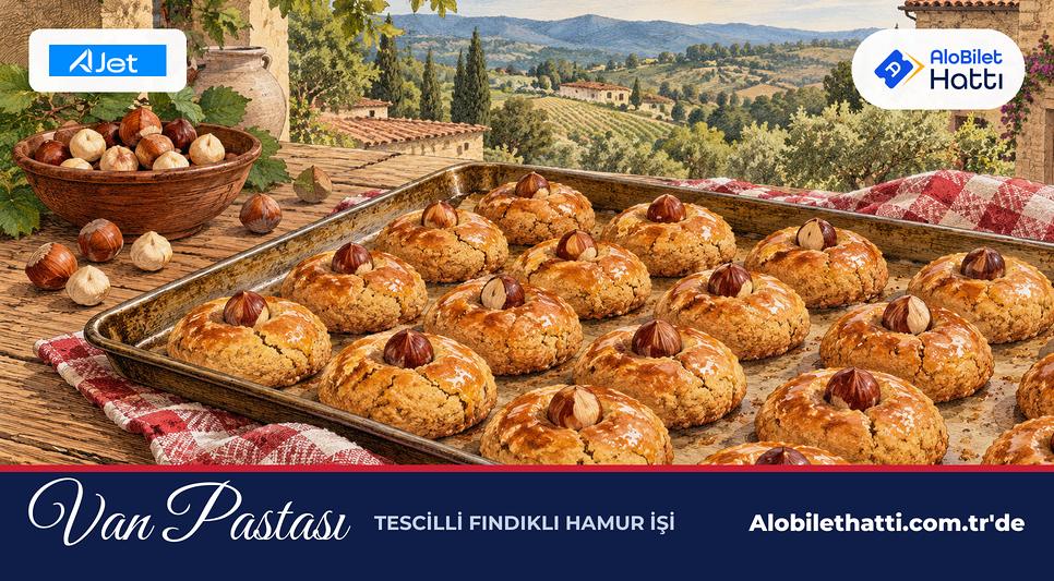 Tepside üzerine birer fındık konmuş altın renkli küçük pastalar