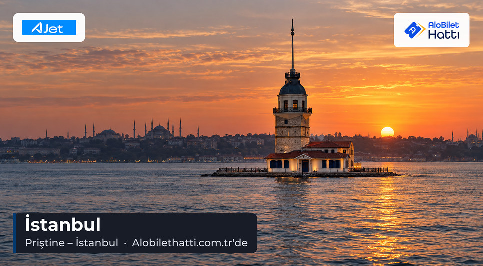 Üsküdar kıyısından gün batımında Kız Kulesi ve İstanbul Boğazı