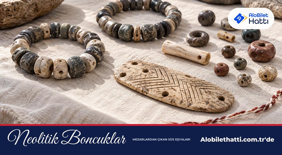 Taş ve kemikten yapılmış küçük delikli boncuklar ile basit bilezikler